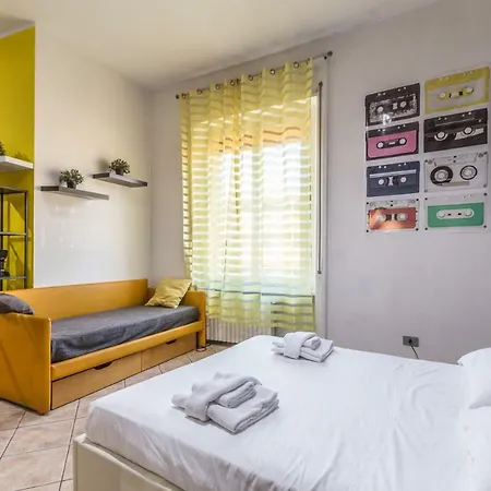 Yellow Vintage Studioflat * Bologne