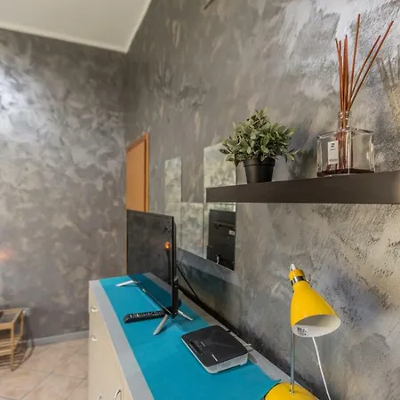 Yellow Vintage Studioflat Apartment Bologna